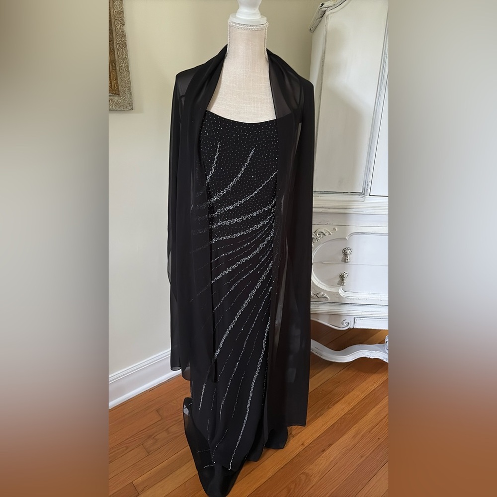 Elegant Black Evening Dress with Sheer Shawl - Picture 2 of 5